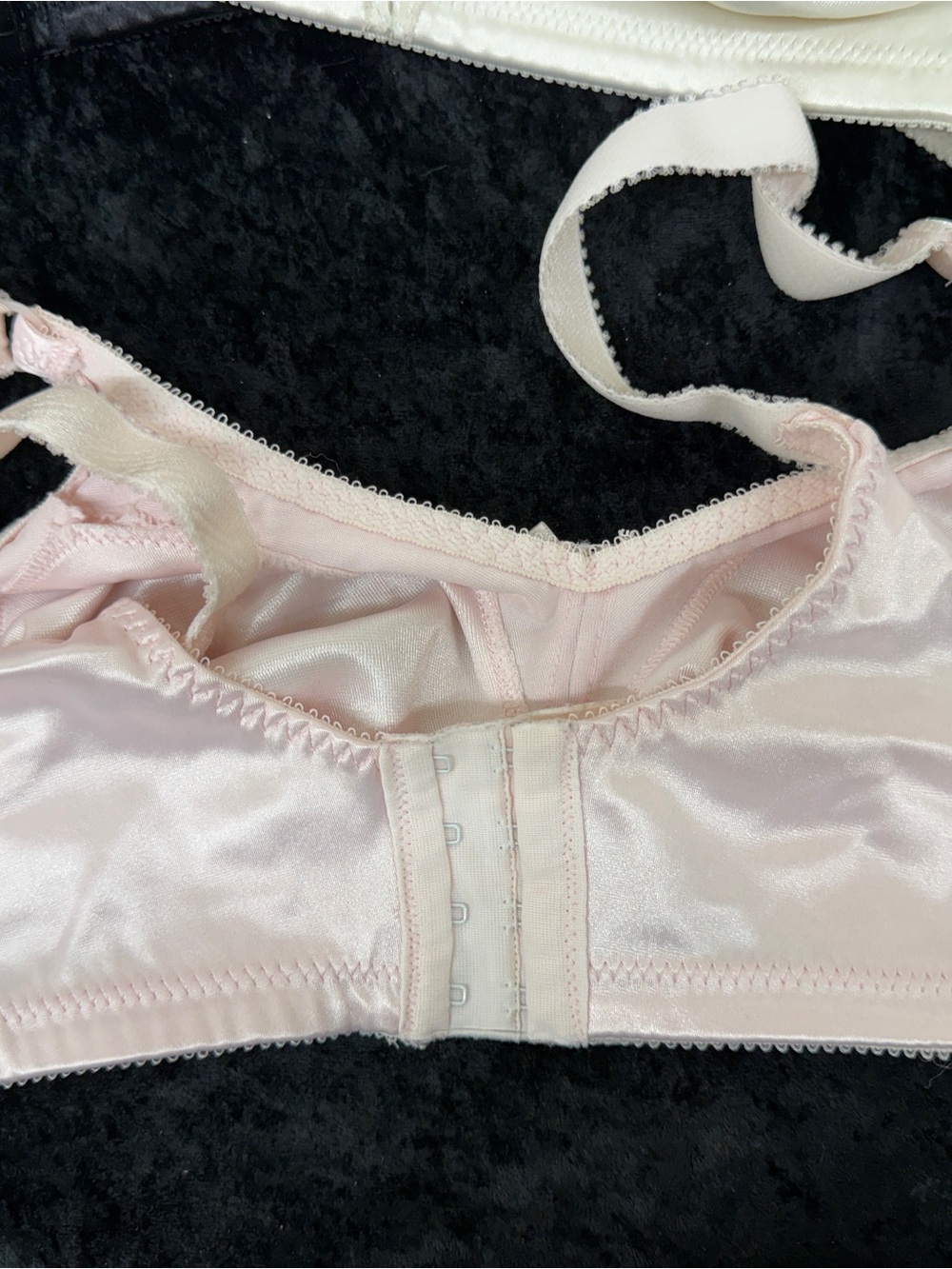 Women’s Bali Bra 3 as shown plus free pink one needs sewn in spot shown in pic - Picture 5 of 6